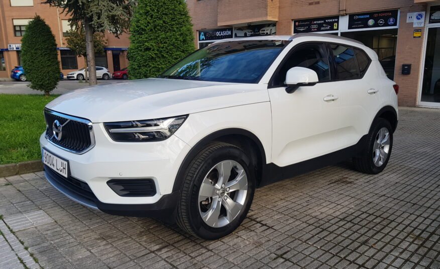 VOLVO XC40 T3 MOMENTUM