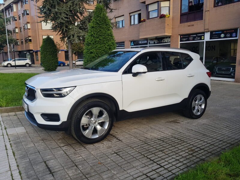 VOLVO XC40 T3 MOMENTUM
