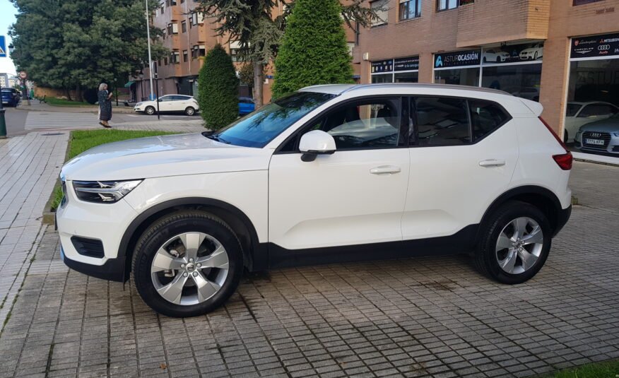 VOLVO XC40 T3 MOMENTUM