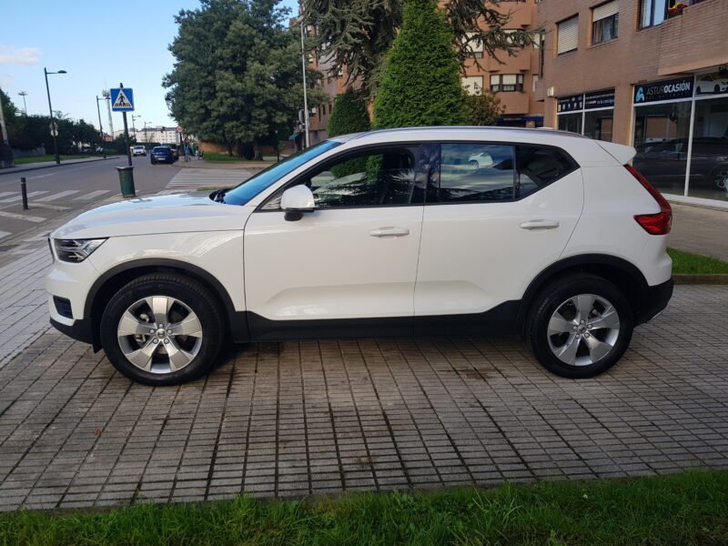 VOLVO XC40 T3 MOMENTUM