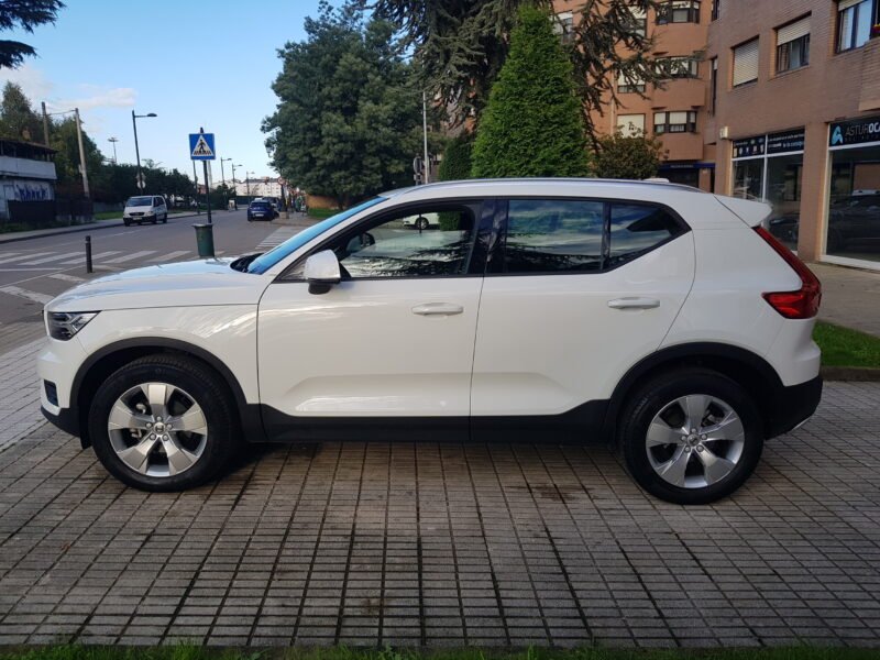VOLVO XC40 T3 MOMENTUM