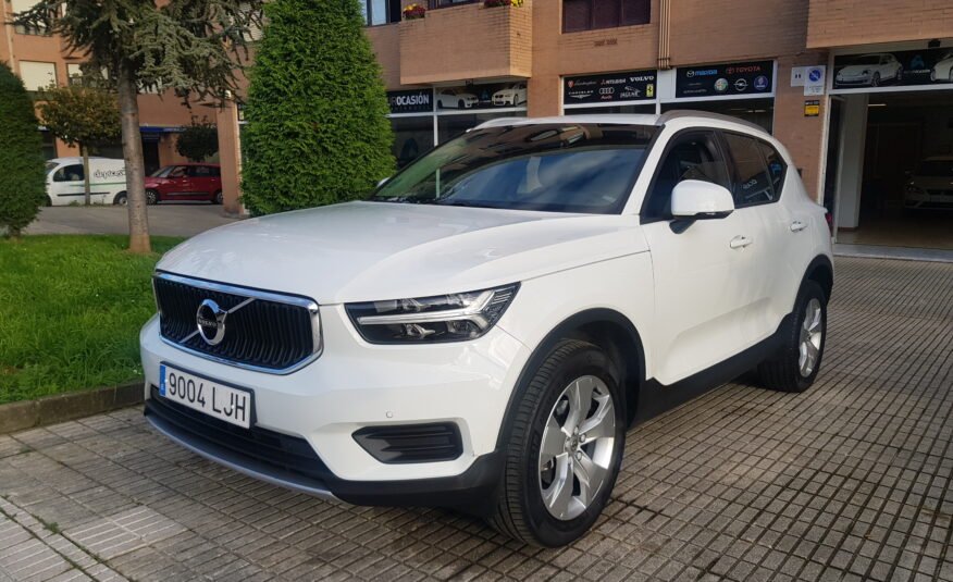 VOLVO XC40 T3 MOMENTUM