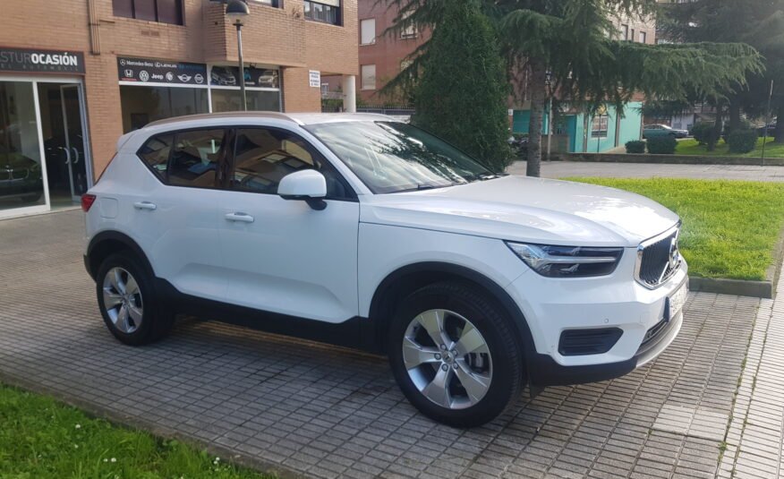 VOLVO XC40 T3 MOMENTUM