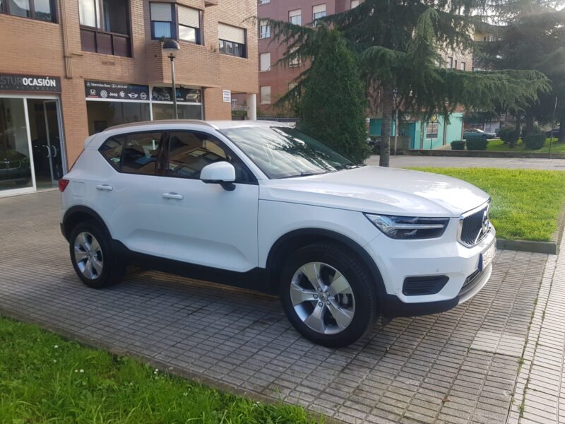 VOLVO XC40 T3 MOMENTUM