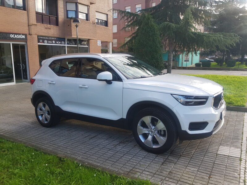 VOLVO XC40 T3 MOMENTUM