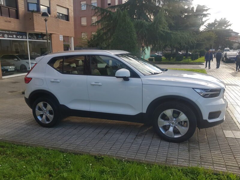 VOLVO XC40 T3 MOMENTUM