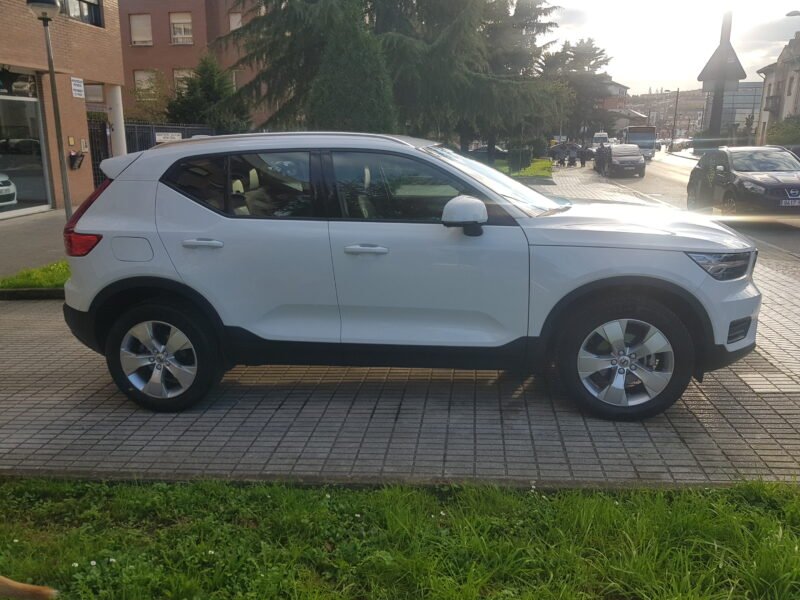 VOLVO XC40 T3 MOMENTUM