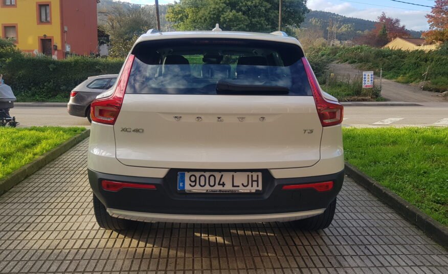 VOLVO XC40 T3 MOMENTUM