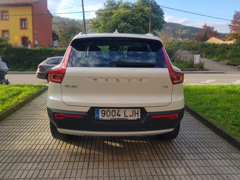 VOLVO XC40 T3 MOMENTUM
