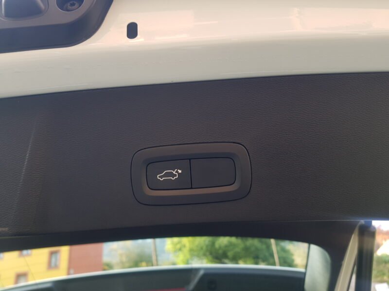 VOLVO XC40 T3 MOMENTUM